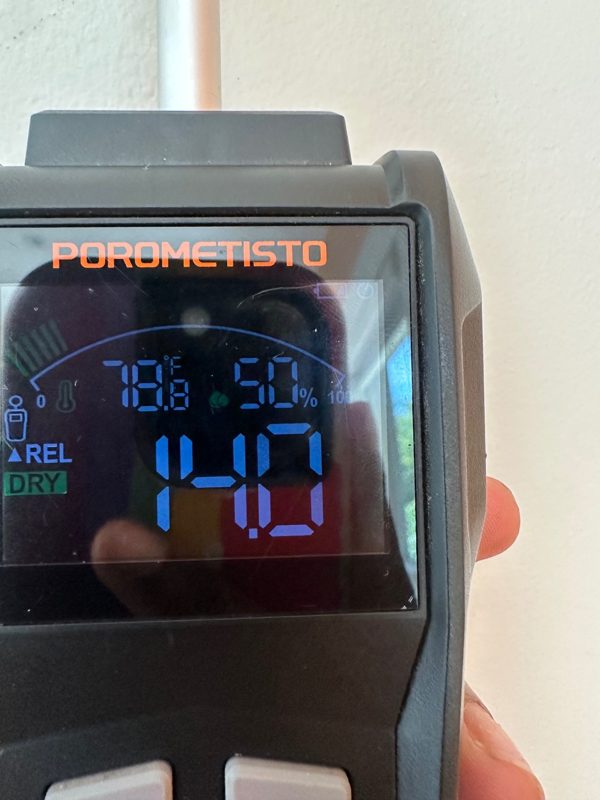Porometisto meter — display readout closeup